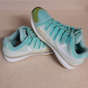 NIKE ZOOM VAPOR  SZ. 11.5